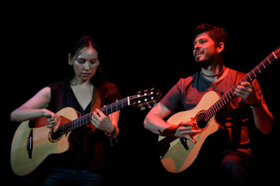 Rodrigo y Gabriela on stage